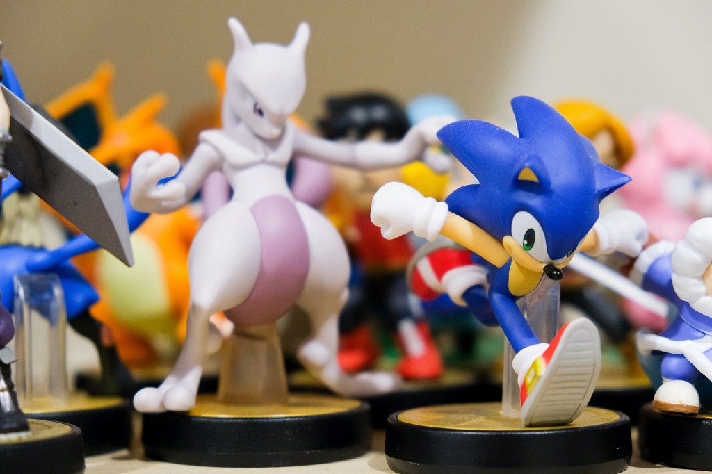 Miniatures of Mewtwo and Sonic.